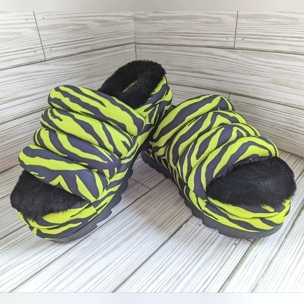 UGG Maxi Slides in Tiger Print in Key Lime and Black Women's Size 5 NWOT